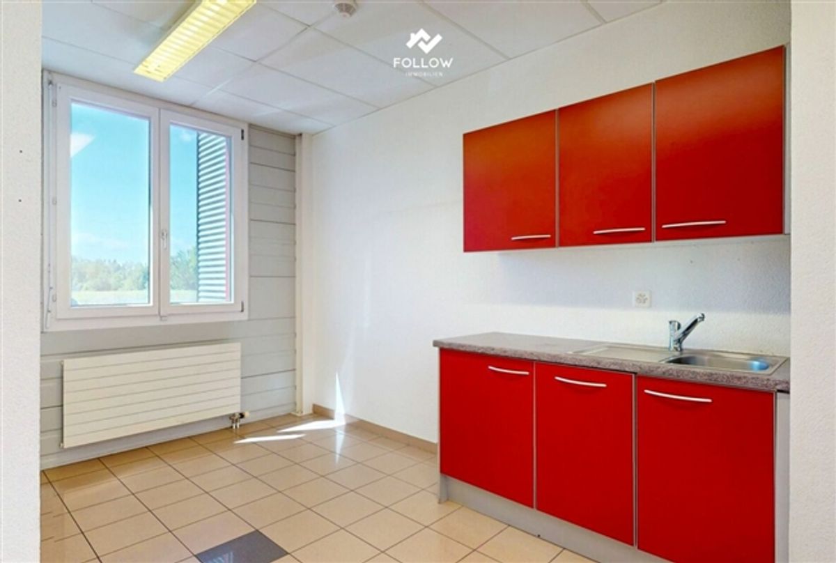 Moderne Gewerbehalle mit Büro und vielseitigem Nutzungspotenzial in Marly - 7