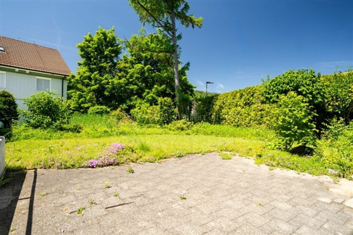 Familienfreundliches 4.5 Zimmer Reiheneckhaus mit Potenzial - 1