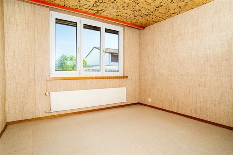Familienfreundliches 4.5 Zimmer Reiheneckhaus mit Potenzial - 12