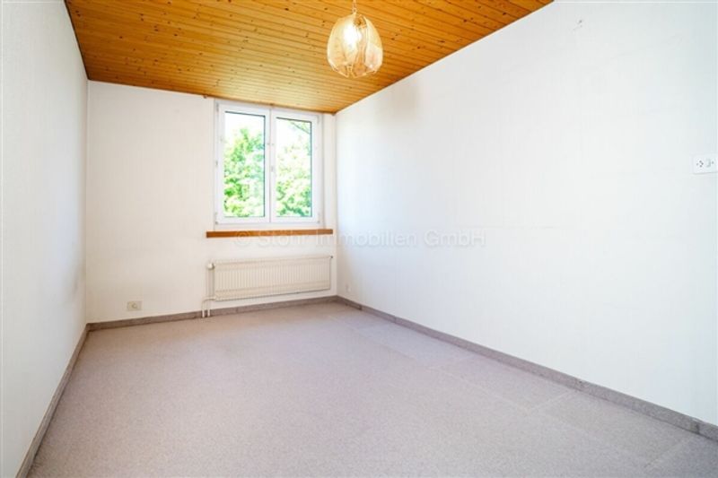 Familienfreundliches 4.5 Zimmer Reiheneckhaus mit Potenzial - 10