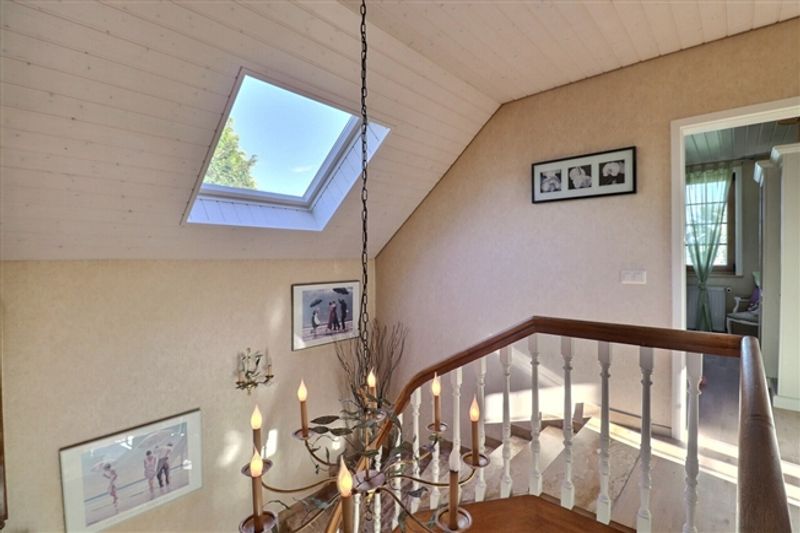 7,5 Zimmer große freistehende Villa mit Pool - 10