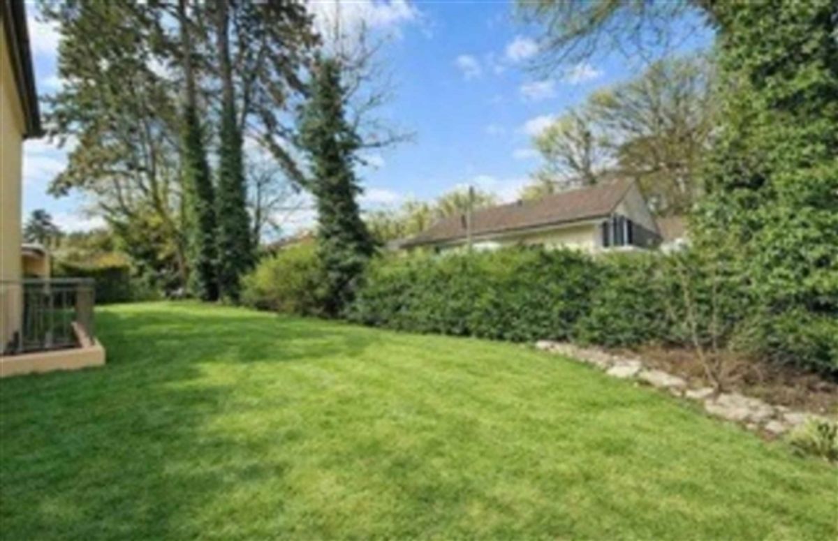 VILLA 5,5 ZIMMER – 520 m² GARTEN - 0