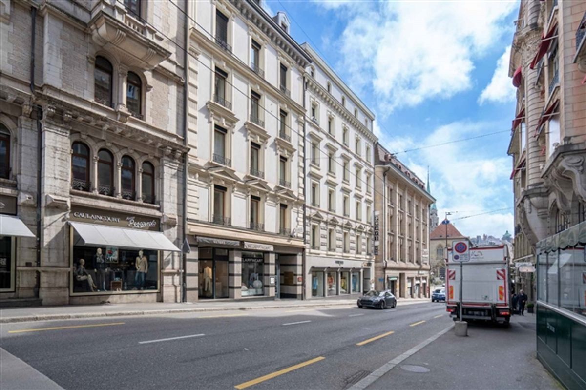 Ihr Geschäft befindet sich in der 1. Rue von Lausanne und gegenüber dem Lausanne-Palast - 0
