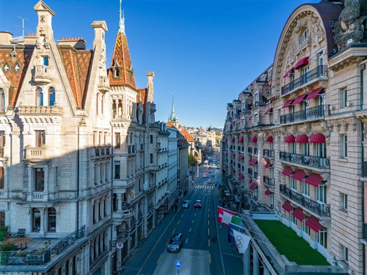 Ihr Geschäft befindet sich in der 1. Rue von Lausanne und gegenüber dem Lausanne-Palast - 6