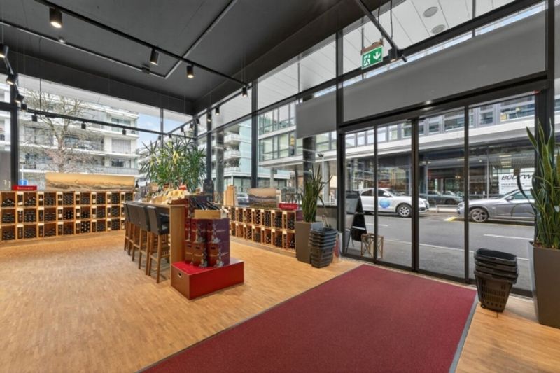 Überhohe Gewerbe-/Büroflächen im Erdgeschoss - 3