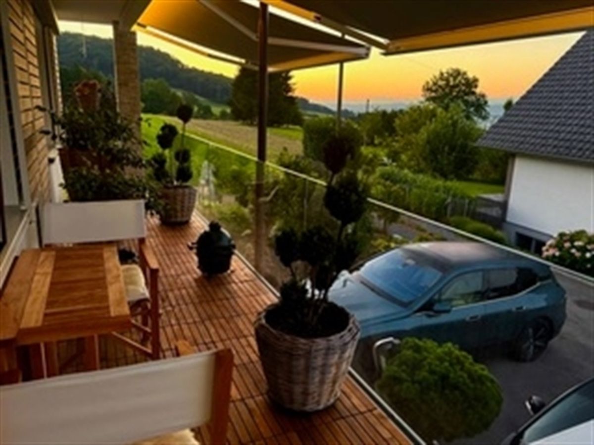 Moderne 5.5-Zimmer Wohnung mit Balkon und mehreren Terrassen in Günsberg - möbliert - 9