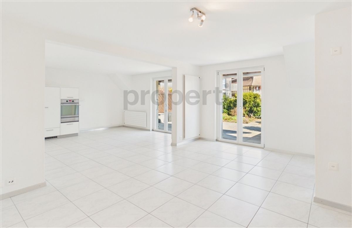 Moderne 3.5-Zimmer-Wohnung mit grosszügigem Grundriss und sonnigem Aussenbereich in Utzigen - 3