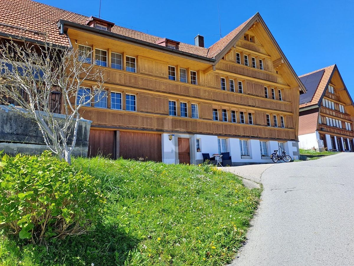 GROSSZÜGIG, CHARMANT IM GRÜNEN - 0