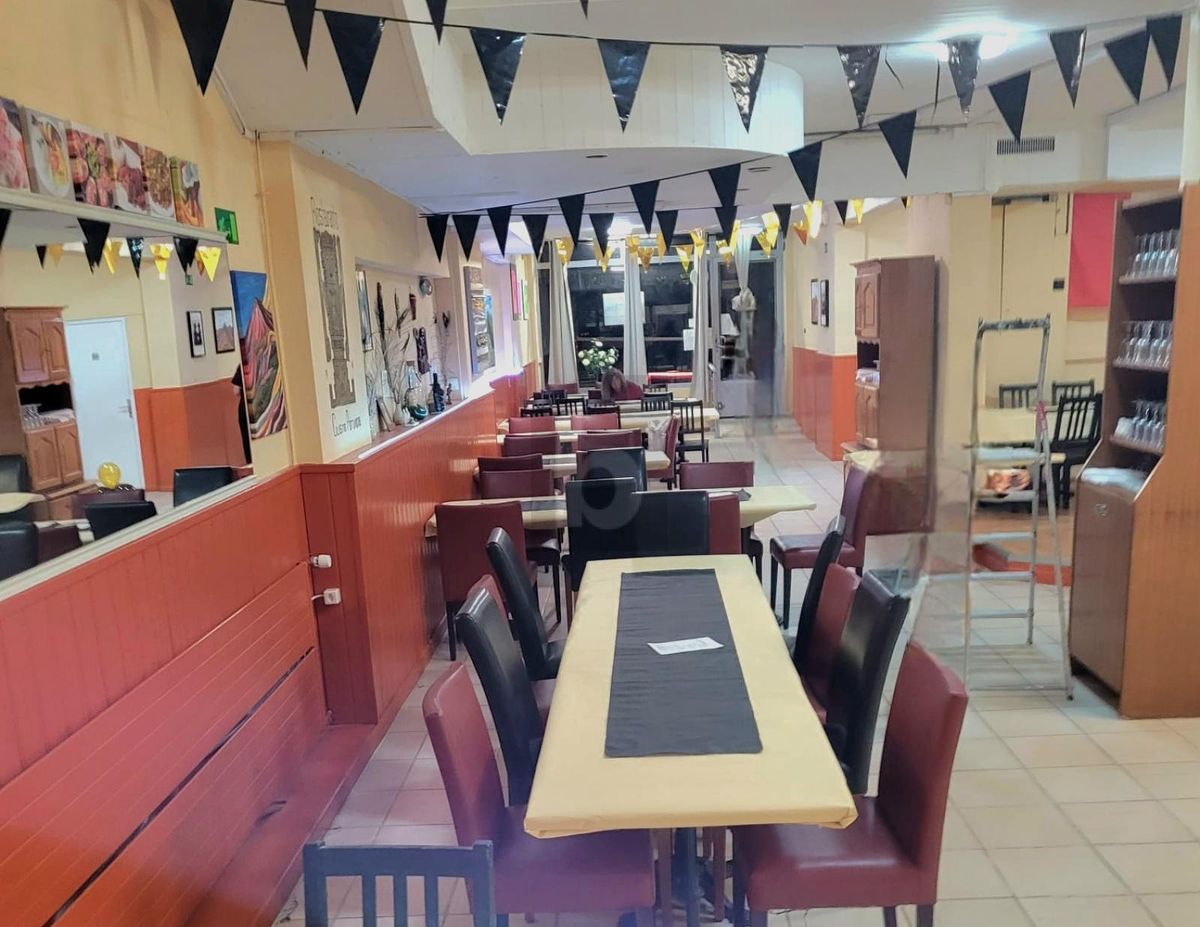 RESTAURANT DANS UN QUARTIER ANIME - 1