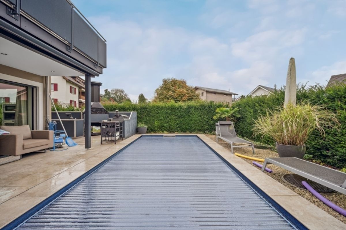 Traumhaftes Einfamilienhaus in Jonen mit Swimmingpool und atemberaubender Aussicht - 2