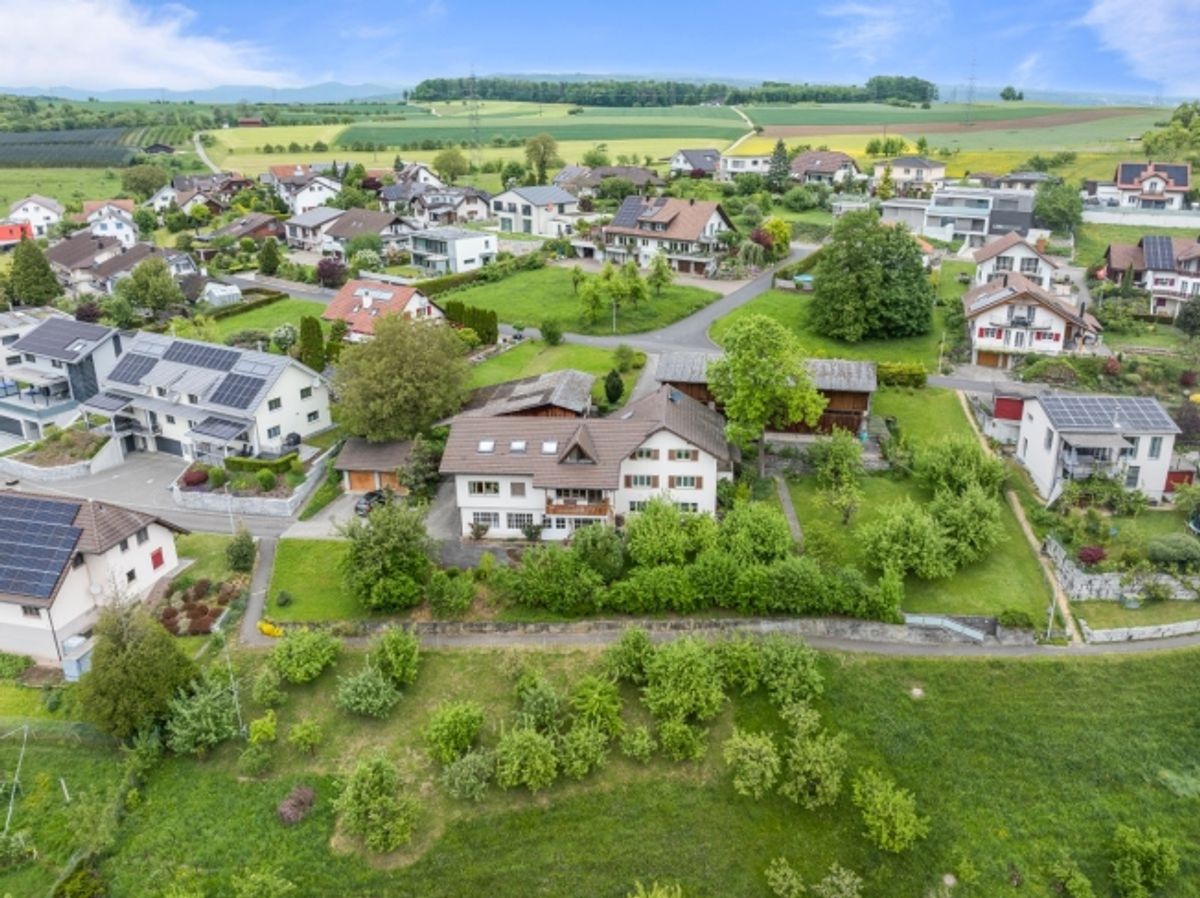 Geräumiges Familienhaus mit zwei zugebauten Wohnungen, diversen Hobby-, Einstell- und Lagermöglichkeiten inkl. Baulandparzelle - 3