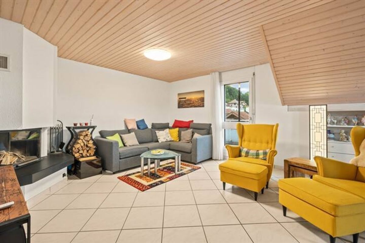 GROSSZÜGIGE 5.5 ZIMMER DACHWOHNUNG MIT AUSBAUMÖGLICHKEITEN - 2