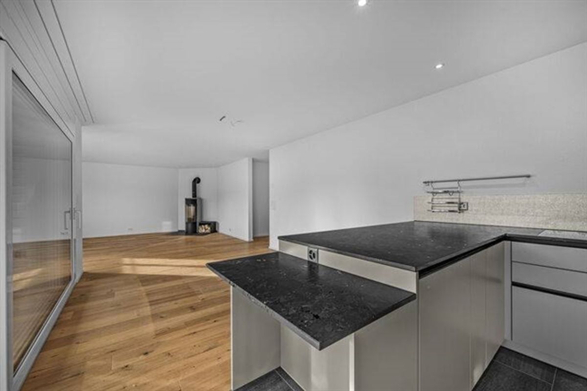 NEUWERTIG MIT BLICK INS WEITE GRÜN - 7