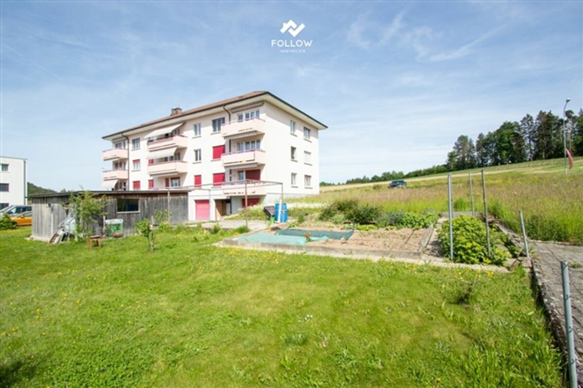 Mehrfamilienhaus mit Entwicklungspotenzial und zusätzlicher Bauparzelle in Heitenried - 0