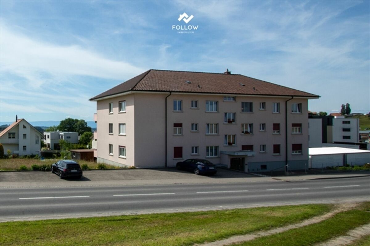 Mehrfamilienhaus mit Entwicklungspotenzial und zusätzlicher Bauparzelle in Heitenried - 1