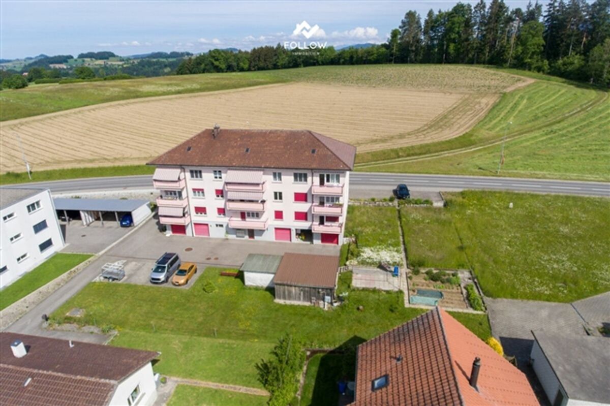 Mehrfamilienhaus mit Entwicklungspotenzial und zusätzlicher Bauparzelle in Heitenried - 2