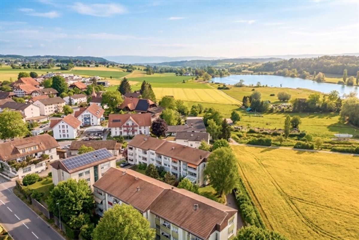 ERSCHWINGLICHE 4.5 ZIMMER WOHNUNG DIREKT BEIM MOOSSEE - 0