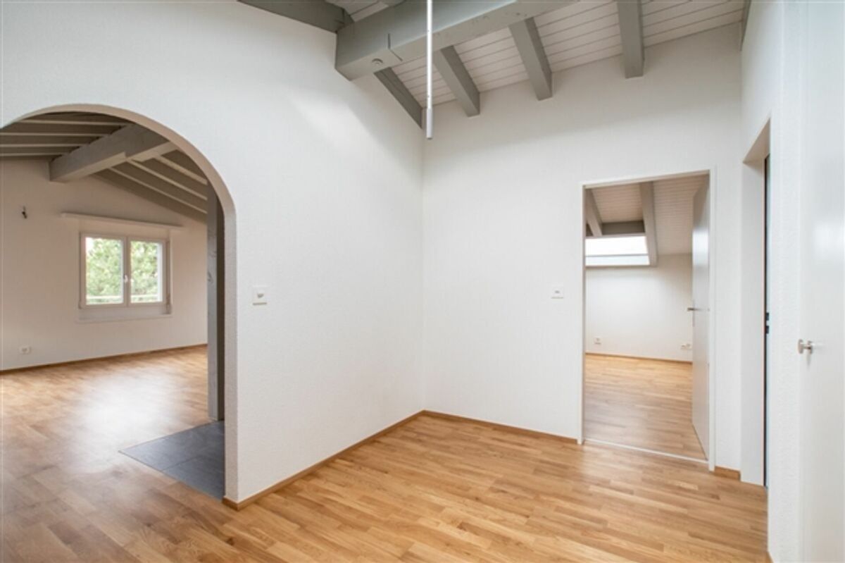 Grosse und lichtdurchflutete 3.5-Zimmer-Dachwohnung in ruhiger Lage - 10