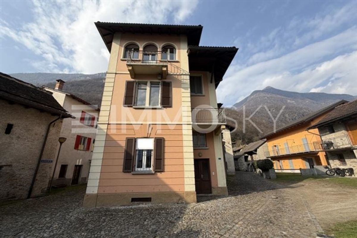 Gemischtes Gebäude im Preonzo House und Geschäftsräume - 0