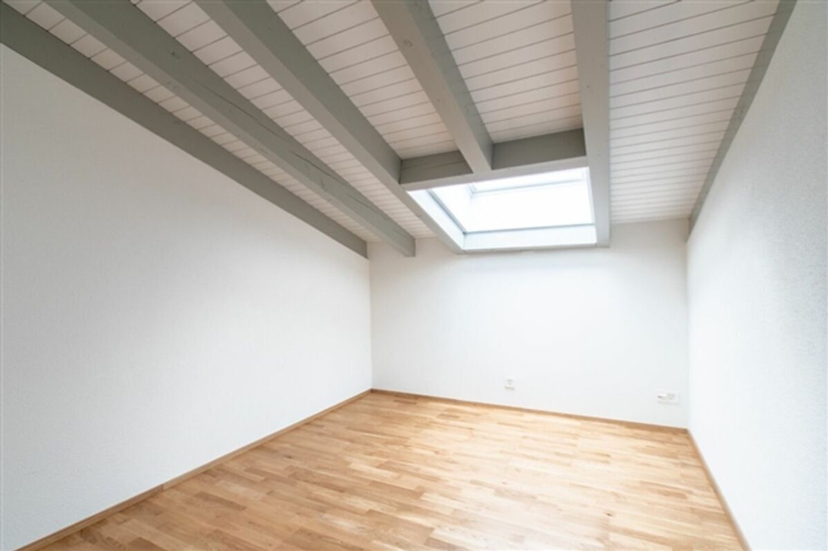 Grosse und lichtdurchflutete 3.5-Zimmer-Dachwohnung in ruhiger Lage - 4