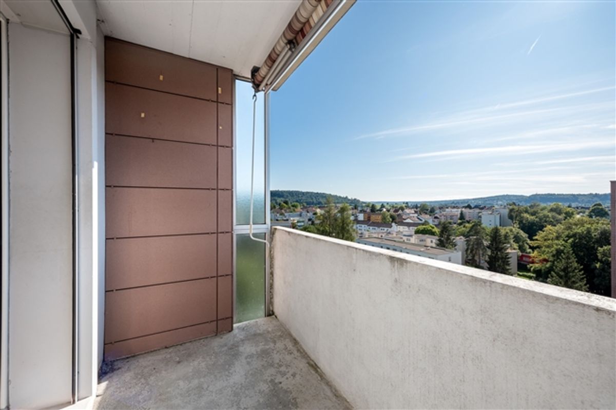 Geräumige Wohnung mit weitläufiger Aussicht - 2