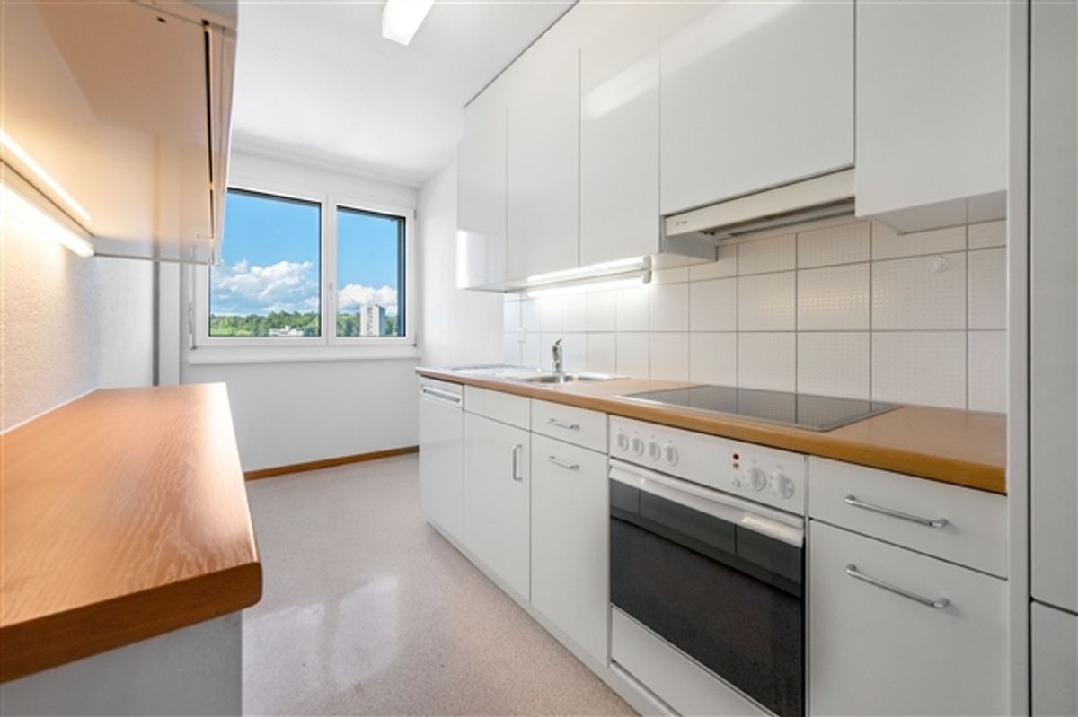 Geräumige Wohnung mit weitläufiger Aussicht - 4