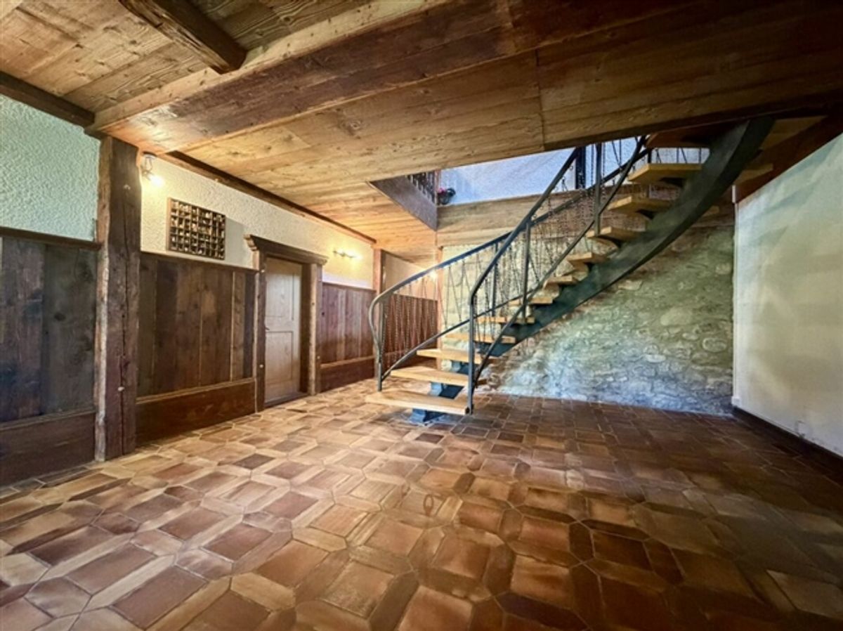 Prächtiges renoviertes Bauernhaus in einer Ecke von Paradise - 3
