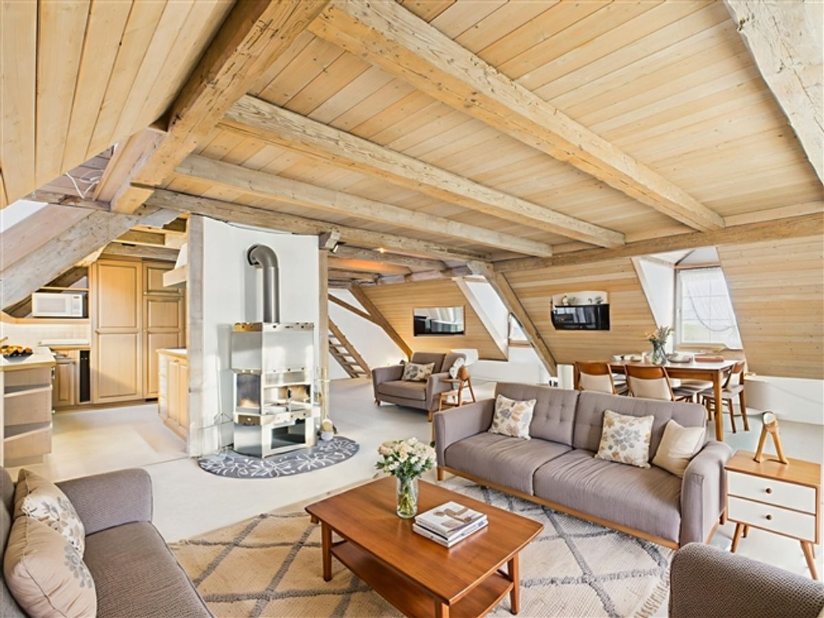 Einzigartige 5.5-Zimmer Dachwohnung - 0