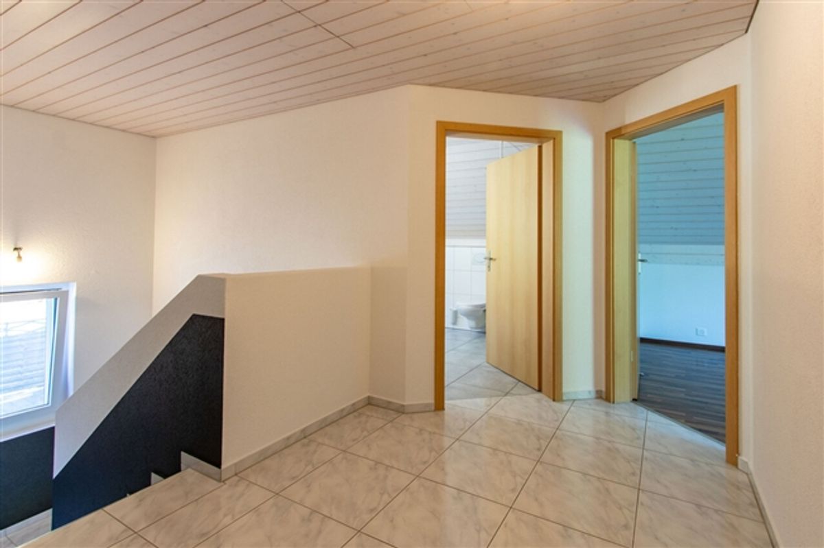5.5-ZIMMER EINFAMILIENHAUS MIT UNVERBAUBARER AUSSICHT INS GRÜNE - 11