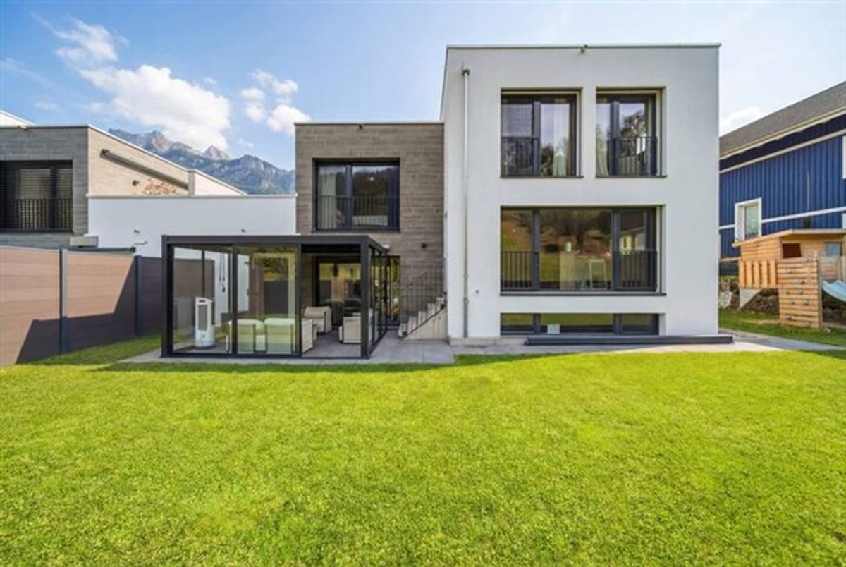 EXKLUSIVE VILLA MIT BERGPANORAMA, SAUNA UND WINTERGARTEN - 0