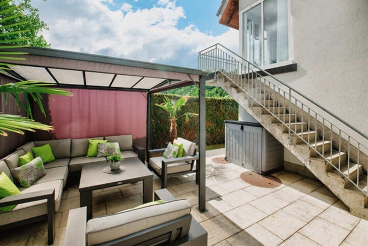 FREISTEHEND AM HANG - 5.5 ZIMMER EINFAMILIENHAUS - 6