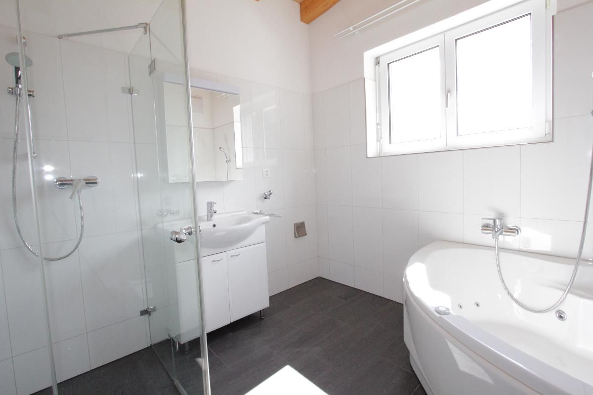 2.5 Zimmer Dachwohnung - 1