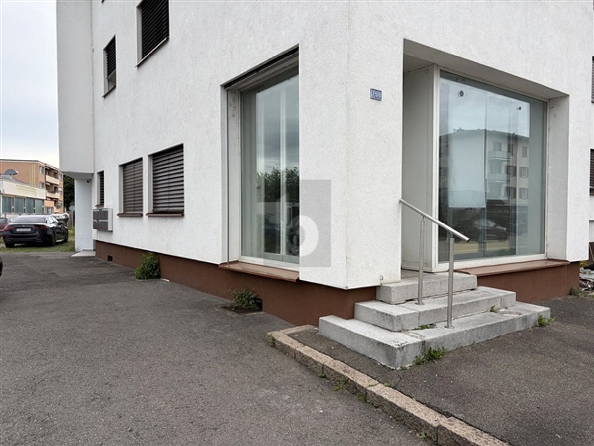 AN BELEBTER STRASSE, PERFEKT FÜR LAUFKUNDSCHAFT - 1