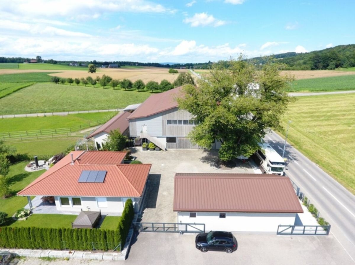 Reitsportimmobilie mit Haus und Reithalle - 0