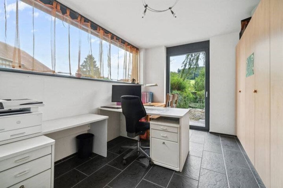 WOHNEN UND REITEN VEREINT - STILVOLLE DOPPELEINFAMILIEN HAUSHÄLFTE MIT ÜBER 6'000 m² GRUNDSTÜCK - 5