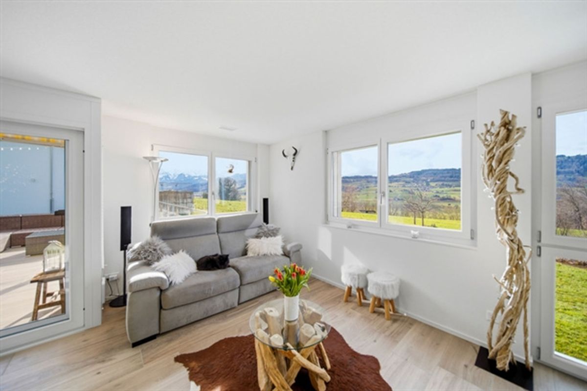 MODERNE GARTENWOHNUNG MIT TRAUMHAFTER AUSSICHT AUF DIE BERNER ALPEN - 1