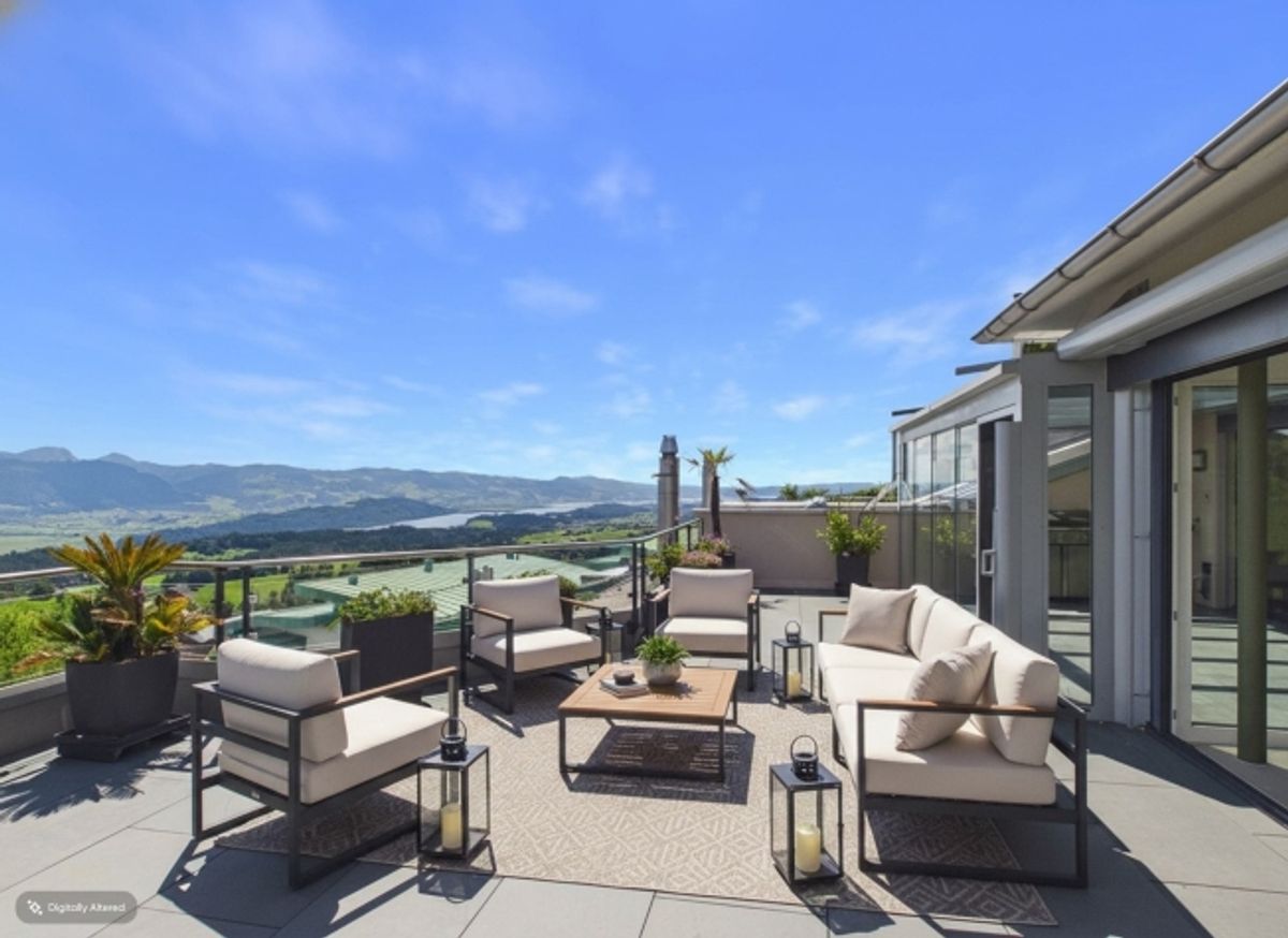 Exklusive Terrassenwohnung an wunderschöner Lage mit freier Sicht auf die Berge, die Linthebene und den Zürichsee - 0