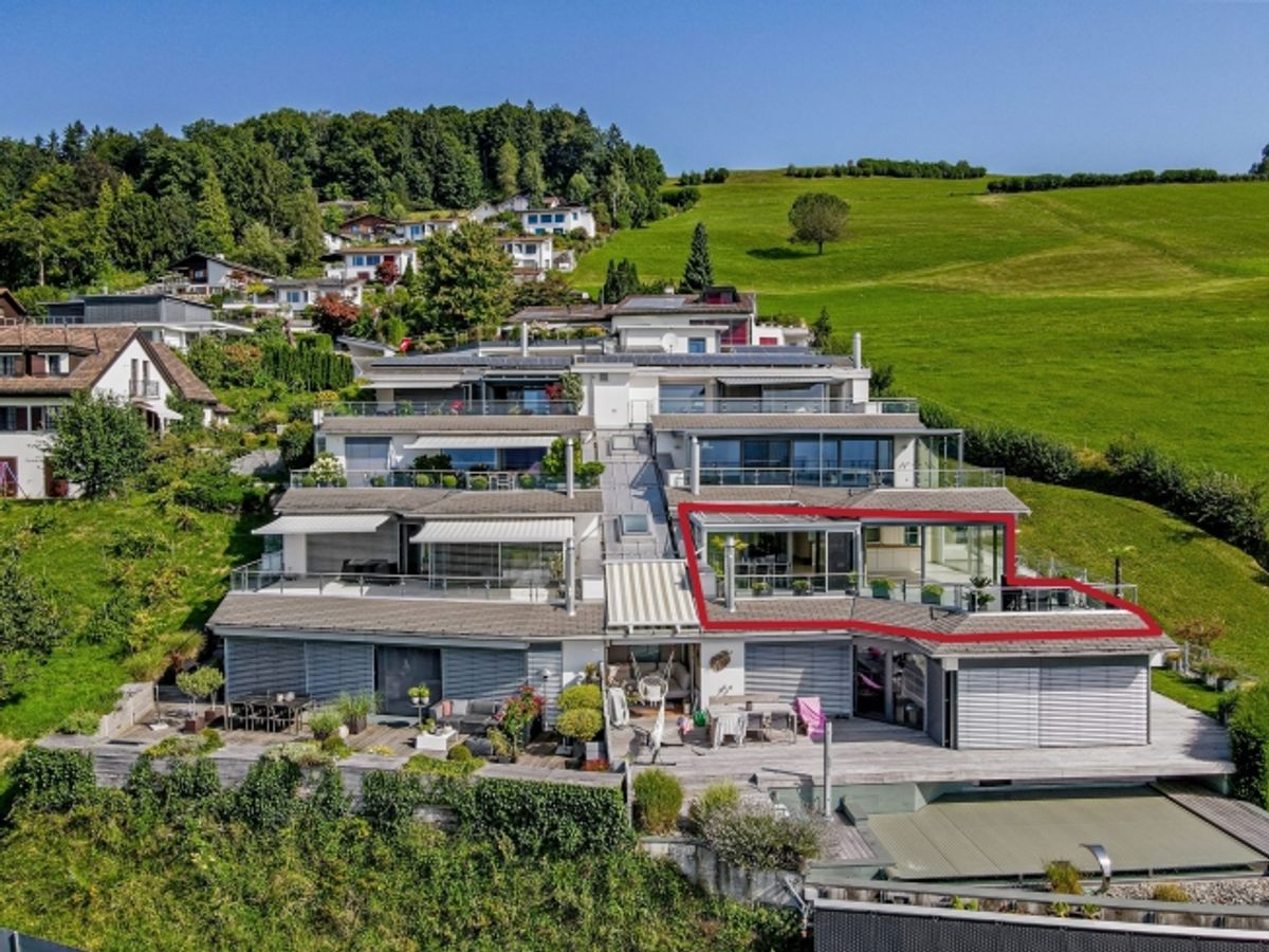 Exklusive Terrassenwohnung an wunderschöner Lage mit freier Sicht auf die Berge, die Linthebene und den Zürichsee - 9