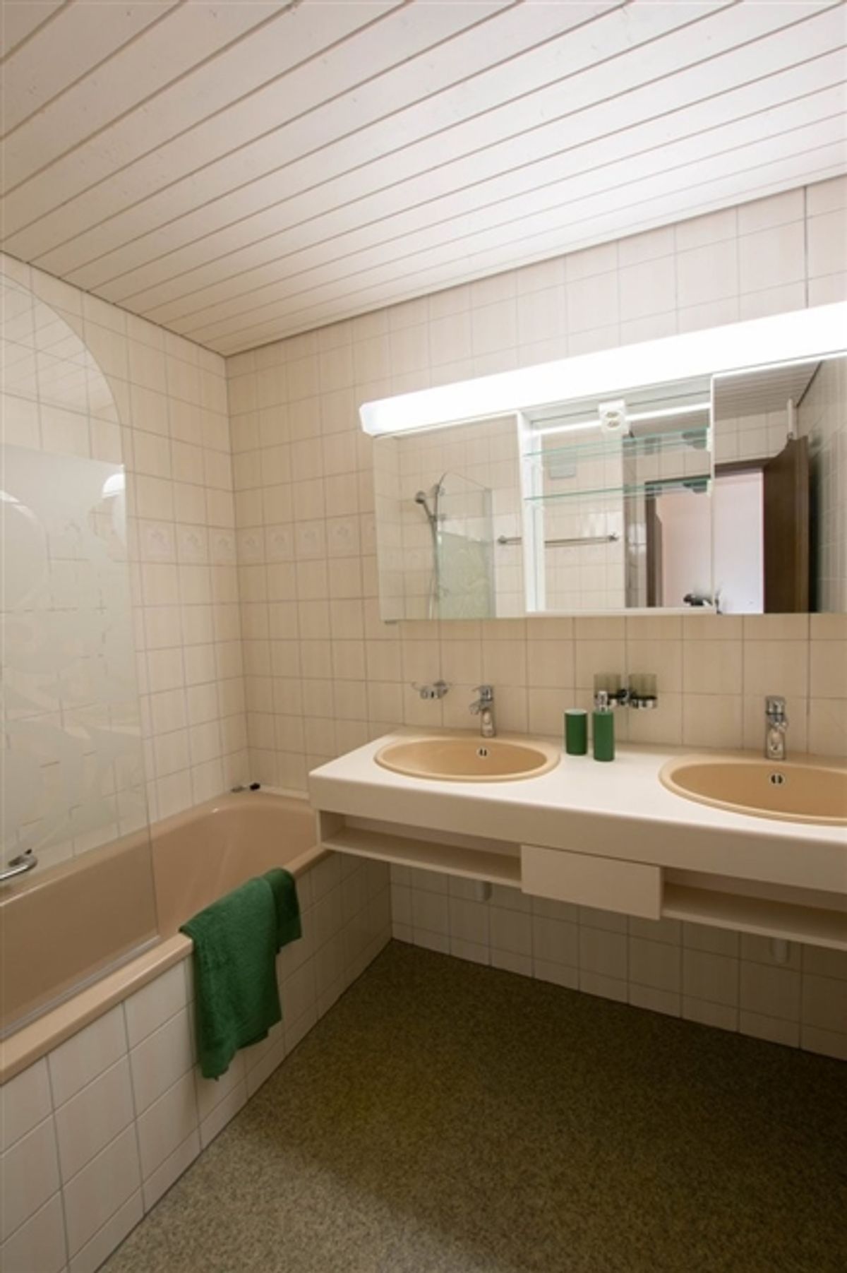 4 1/2-Zimmerwohnung mit zwei Balkonen in Langnau - 4