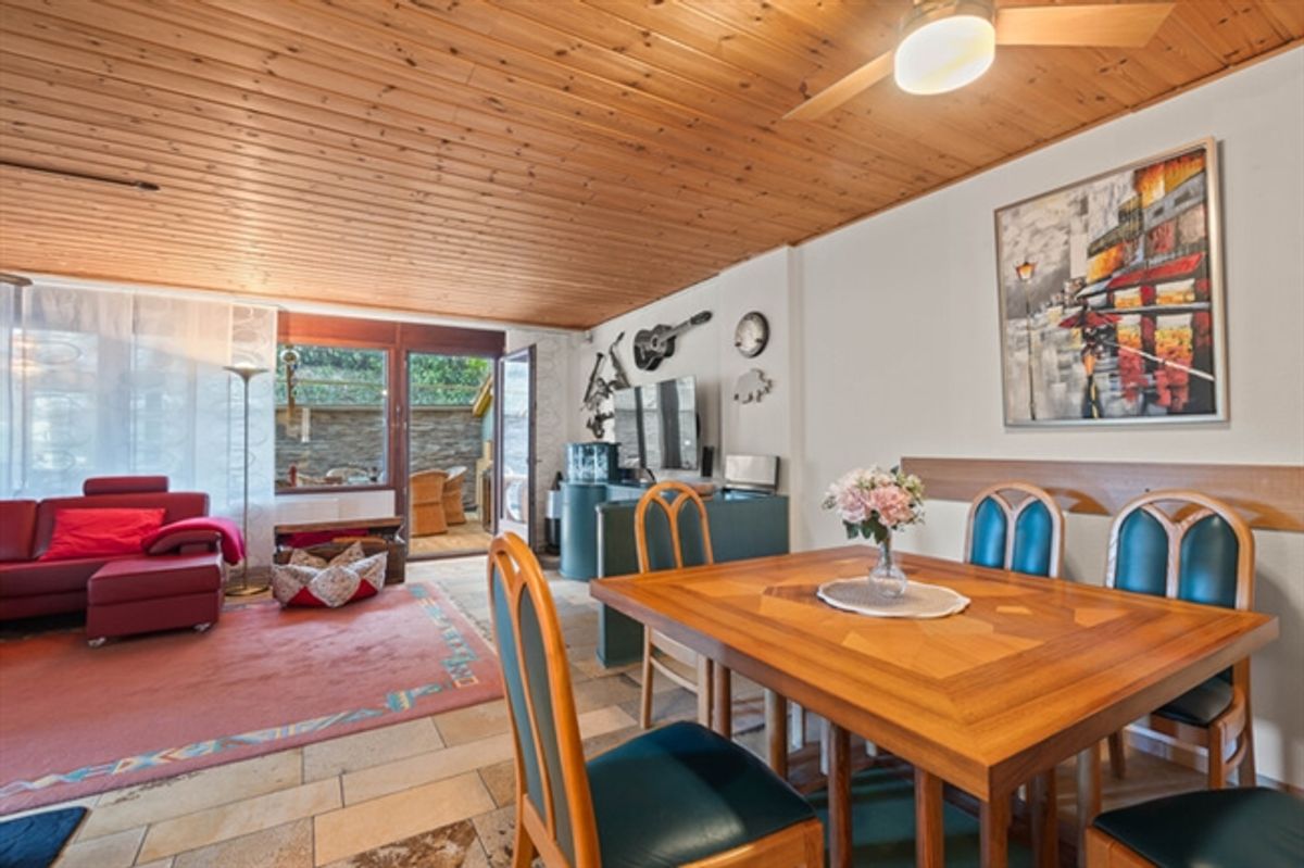 CHARMANTES 7.5 ZIMMER ECKEINFAMILIENHAUS MIT VIELSEITIG NUTZBAREM STUDIO - 2