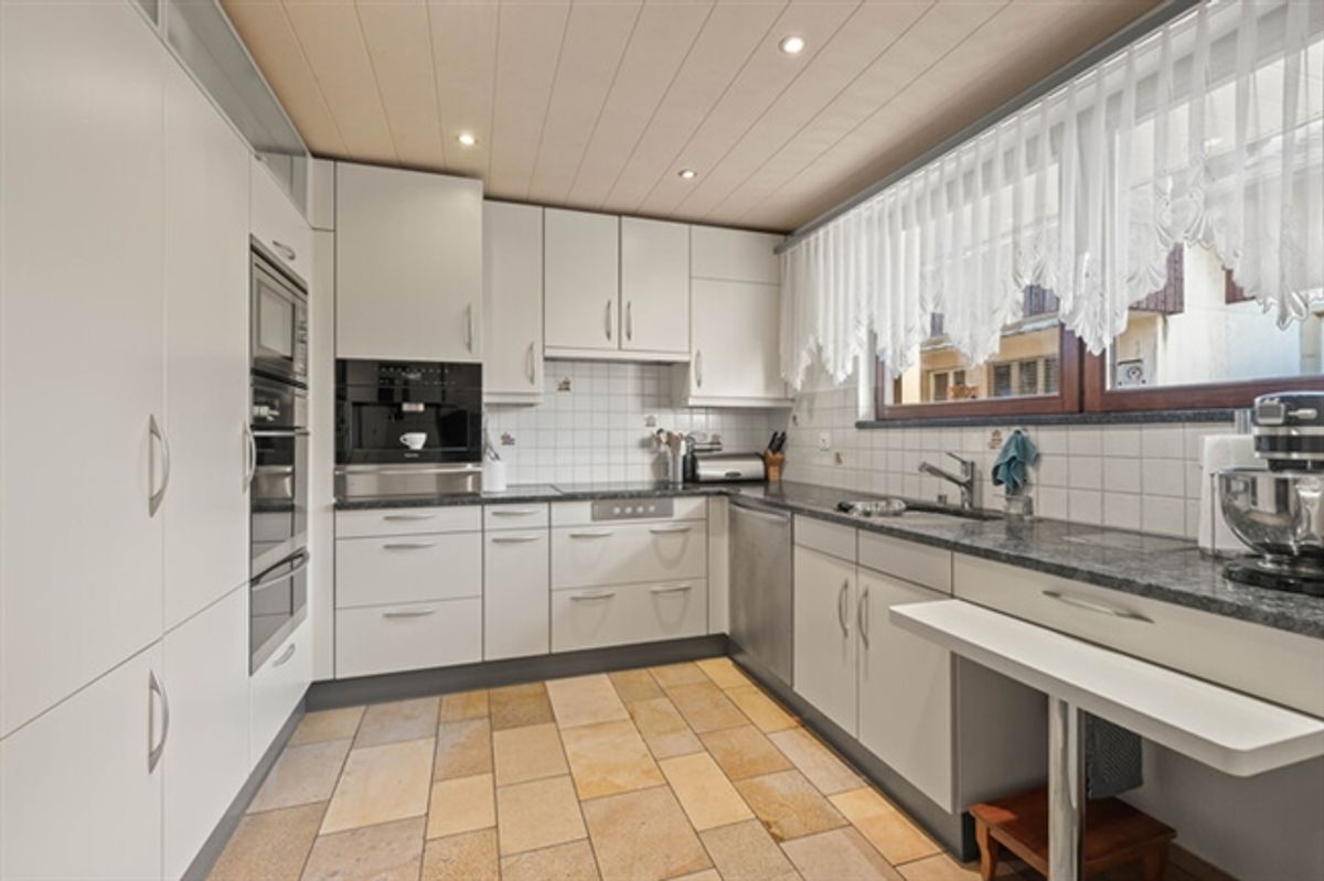 CHARMANTES 7.5 ZIMMER ECKEINFAMILIENHAUS MIT VIELSEITIG NUTZBAREM STUDIO - 3