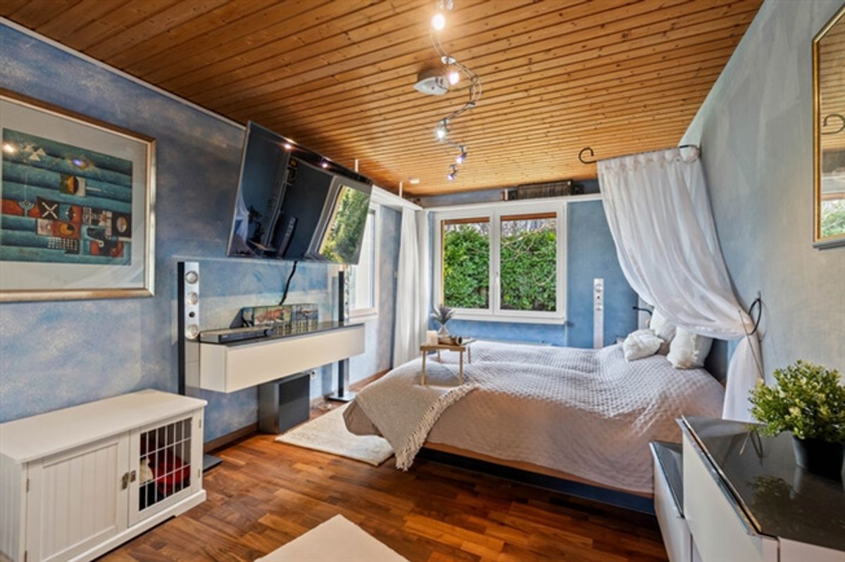 CHARMANTES 7.5 ZIMMER ECKEINFAMILIENHAUS MIT VIELSEITIG NUTZBAREM STUDIO - 4