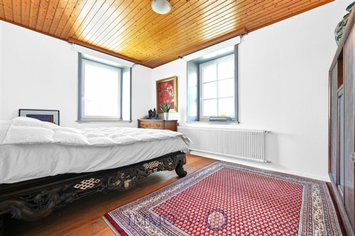 EXKLUSIV MIT SCHÖNEM VOLUMEN UND PANORAMABLICK AUF DEN JURA - 8