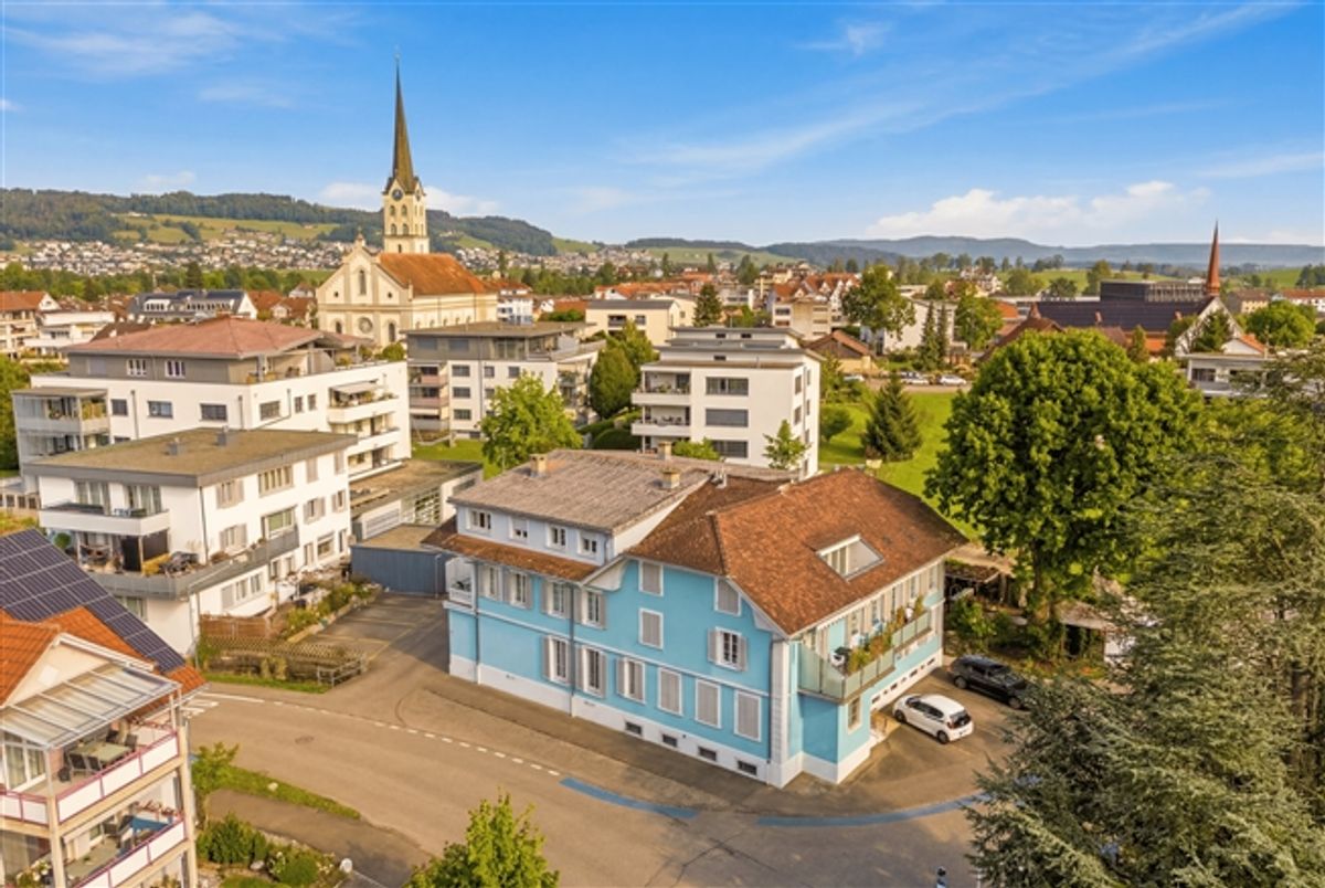 GEPFLEGTES MEHRFAMILIENHAUS MIT ACHT WOHNUNGEN UND MIETPOTENZIAL - 0