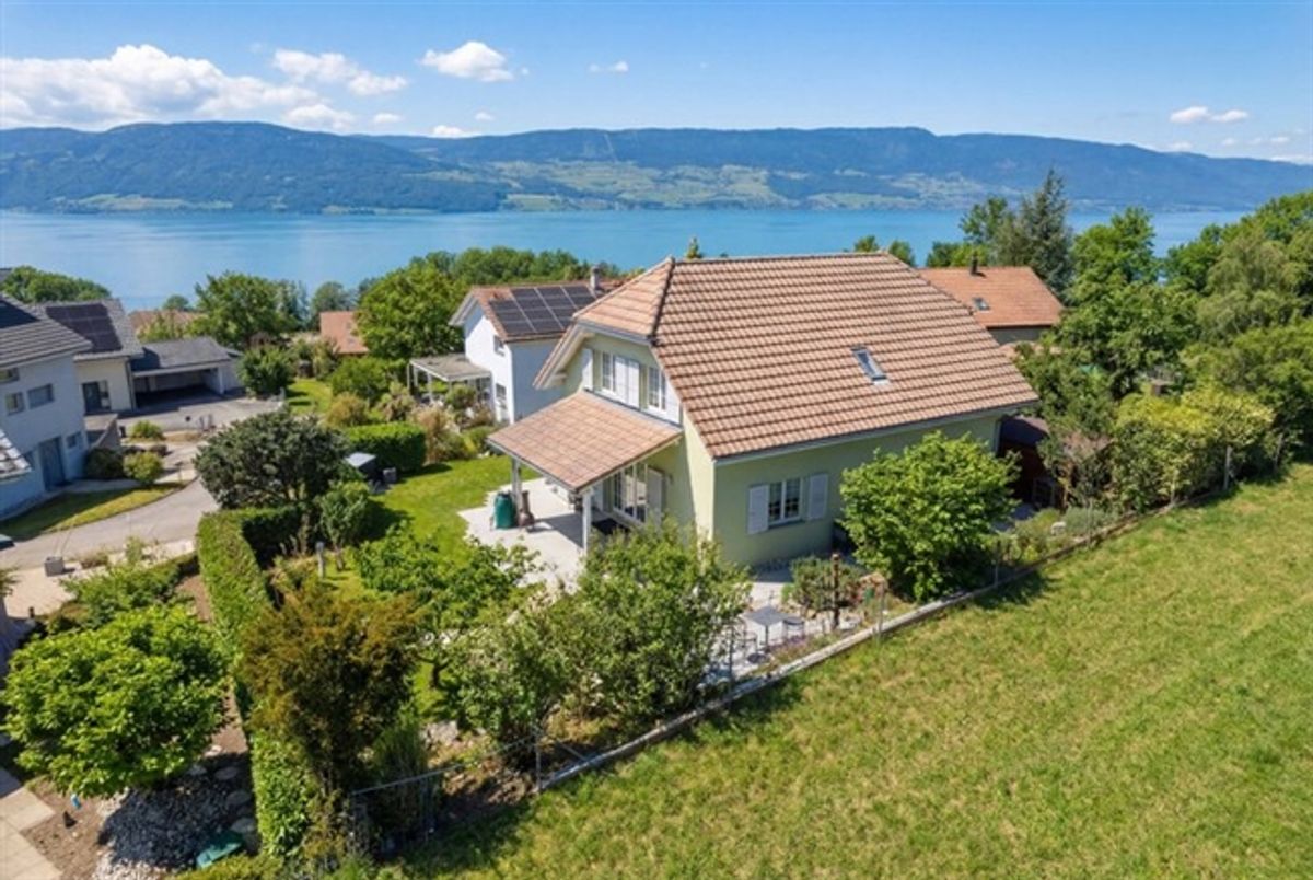 FREIHSTEHENDE LANDHAUSVILLA MIT BLICK AUF NEUENBURGERSEE - 0