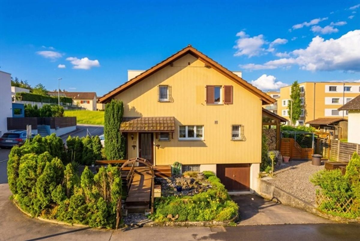 CHARMANT & FREISTEHEND - 5.5 ZIMMER EINFAMILIENHAUS - 0