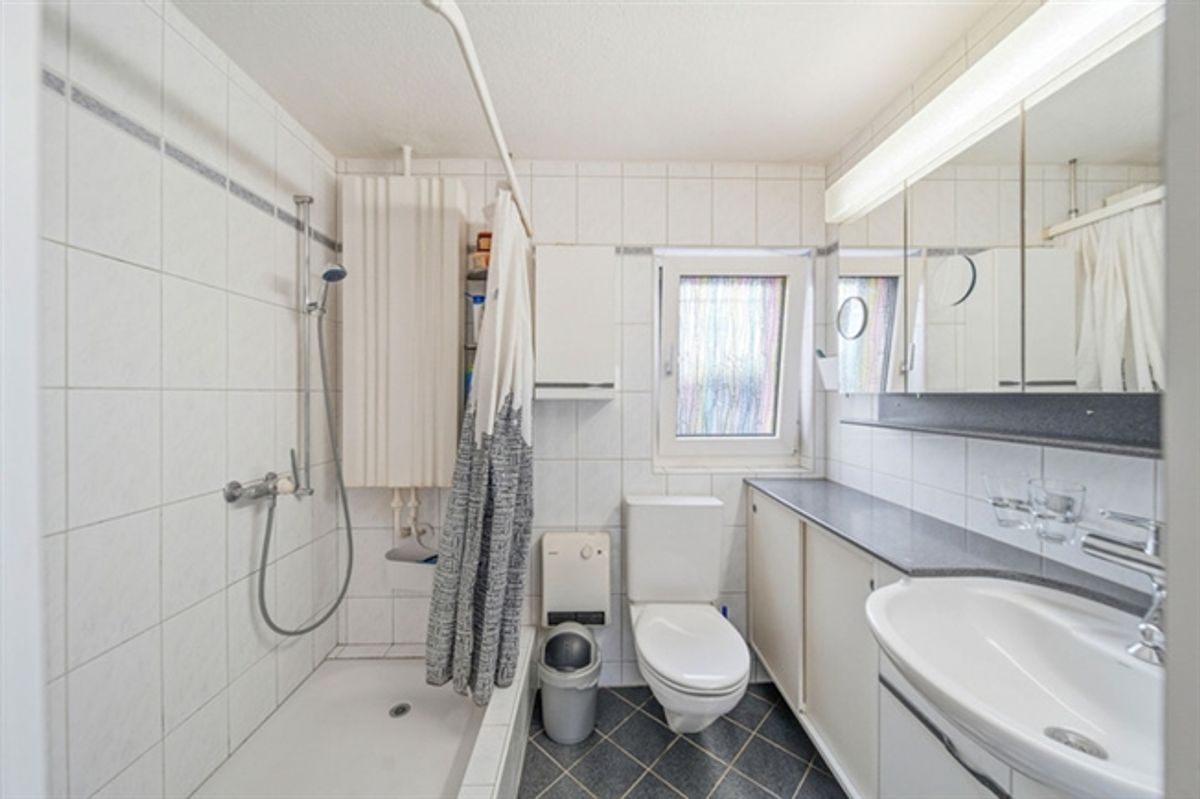 CHARMANT & FREISTEHEND - 5.5 ZIMMER EINFAMILIENHAUS - 6
