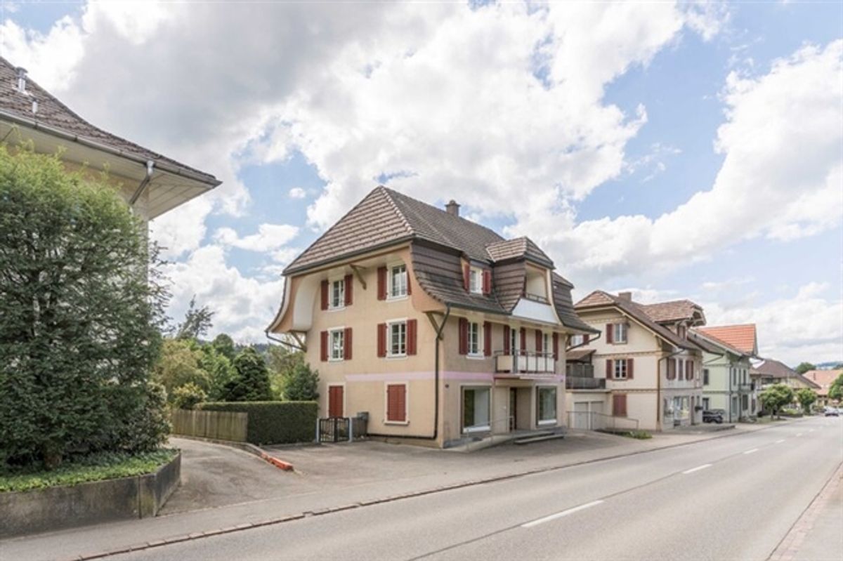 FLÄCHENGROSSES WOHN- UND GESCHÄFTSHAUS IM DORFZENTRUM - 0