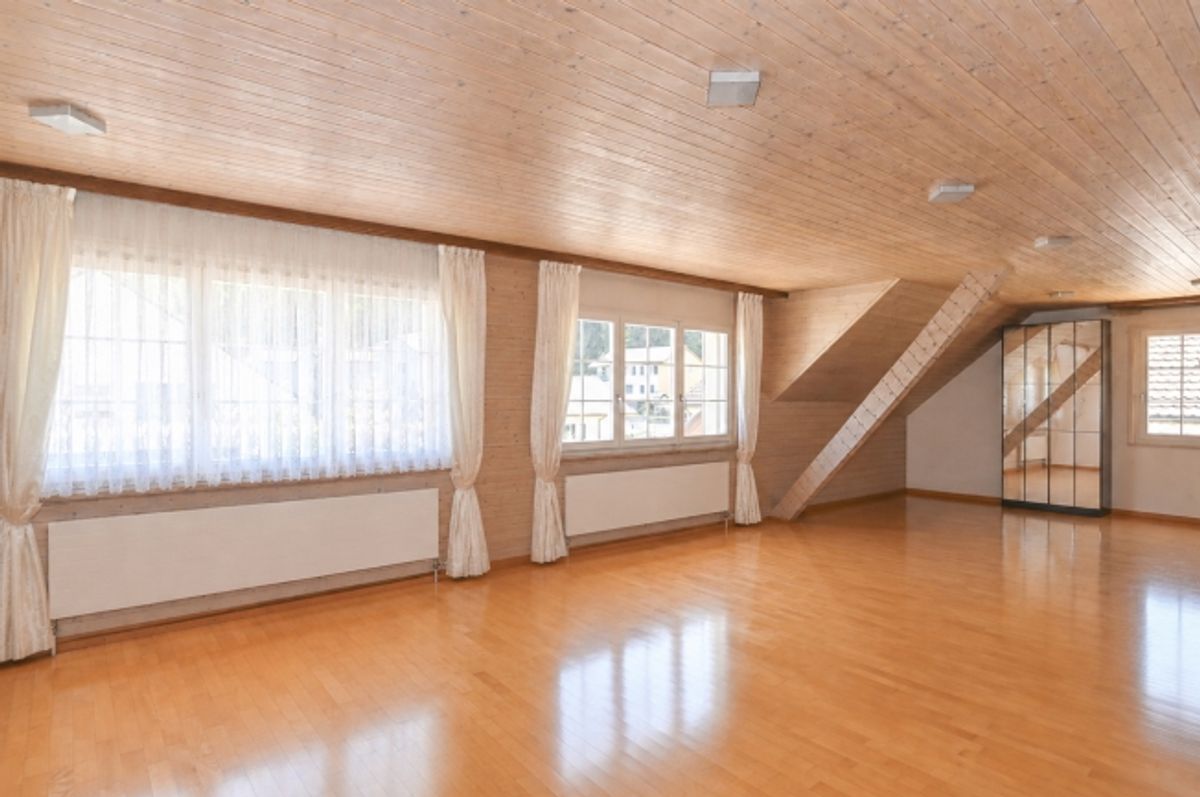 Gepflegtes Zweifamilienhaus mit vielen Parkplätzen an bevorzugter Lage - 3