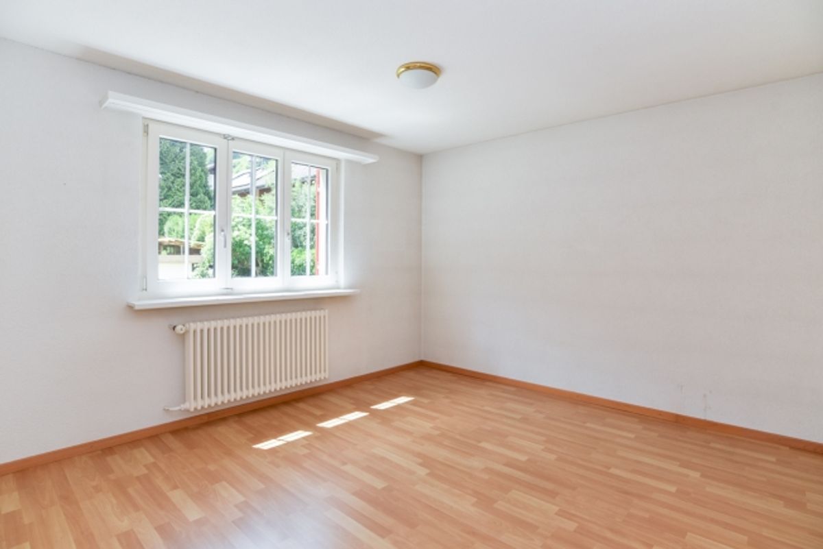 Gepflegtes Zweifamilienhaus mit vielen Parkplätzen an bevorzugter Lage - 7